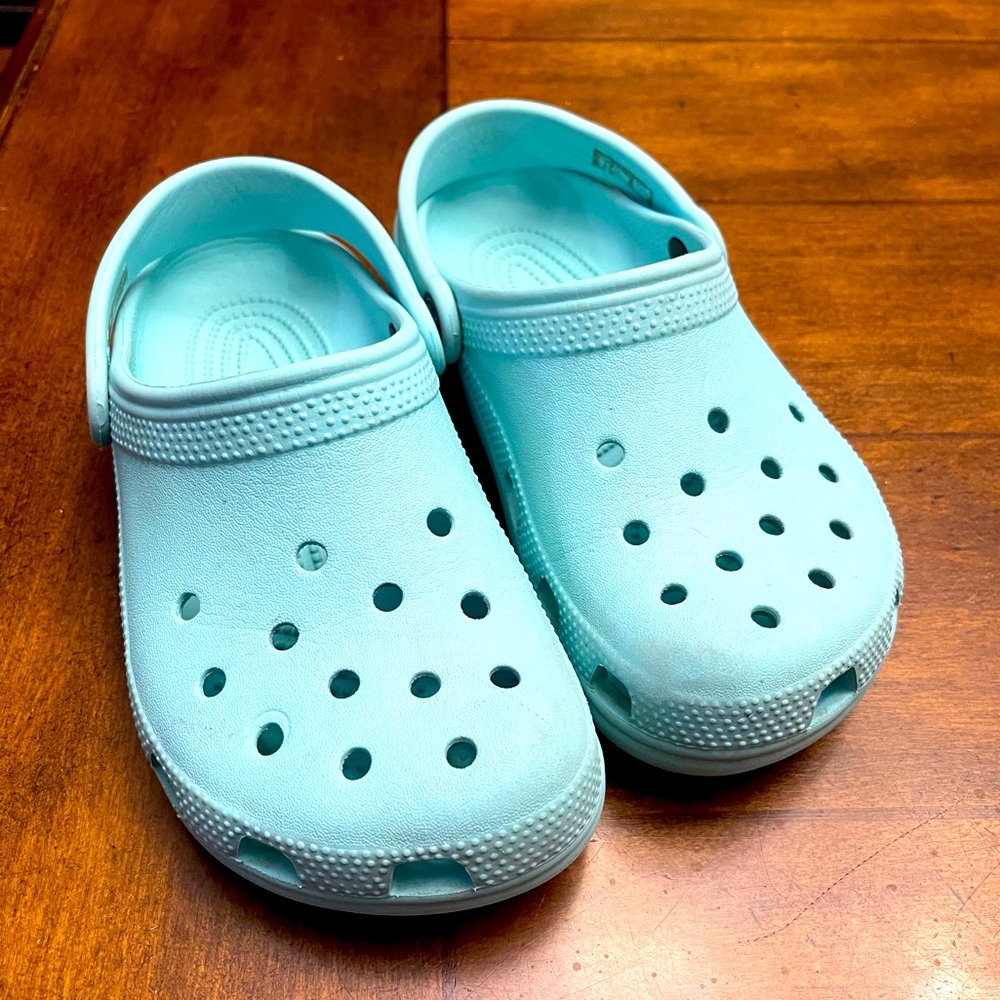 Kids girls youth size J 2 crocs aqua blue